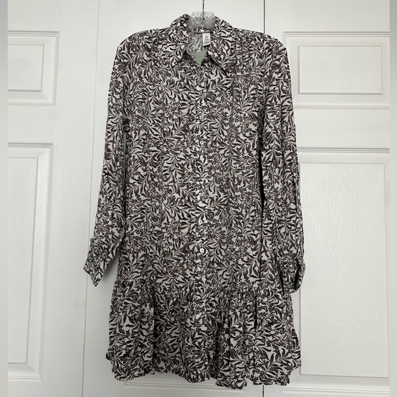 H&M Dresses & Skirts - H&M Brown & White Long-Sleeve Leaf Print Dress - Size XS - Very Oversized